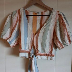 ONLY Crop top with puff sleeves and fron tie. Size XS